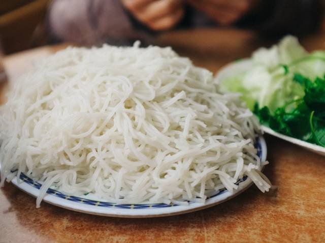 Ingredients and preparation for bún chả