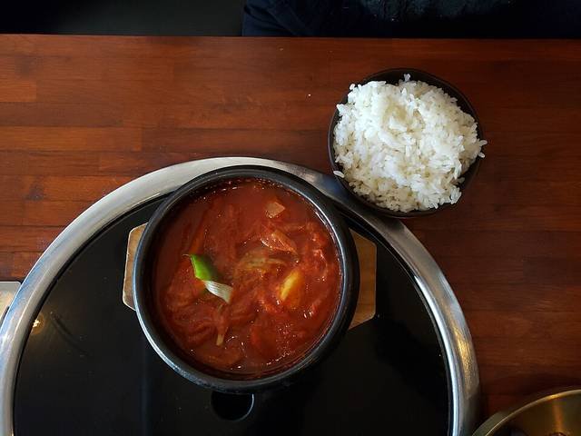 Ingredients and preparation for kimchi jjigae