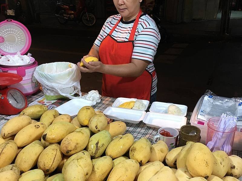 Mango Sticky Rice — thai desserts recipe, served and ready to eat