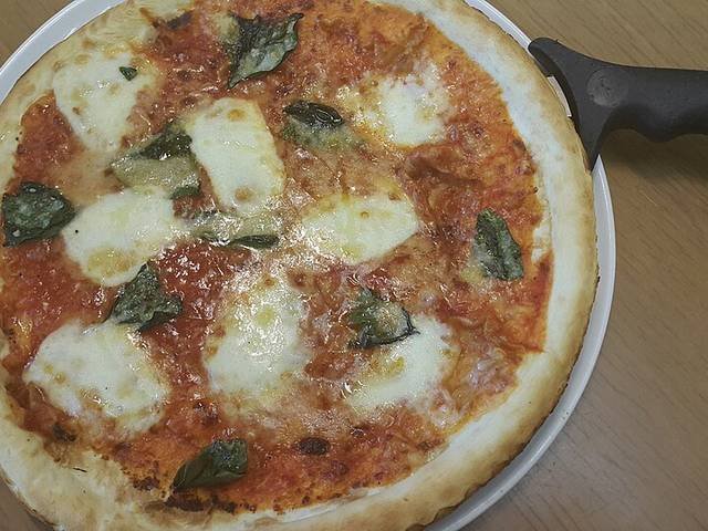 Ingredients and preparation for margherita pizza