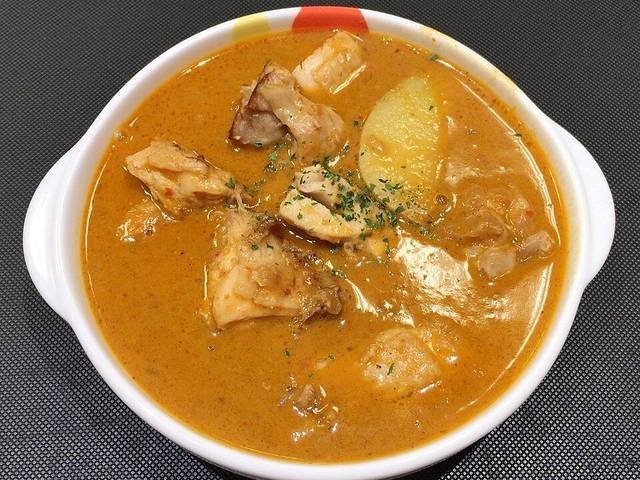 Ingredients and preparation for massaman beef curry