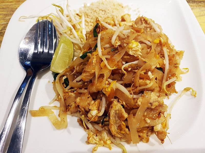 Pad Thai — thai dinner recipe, served and ready to eat