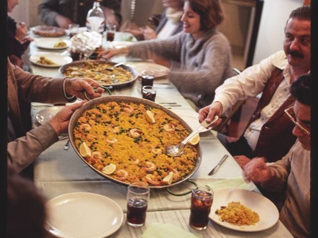 Ingredients and preparation for paella valenciana