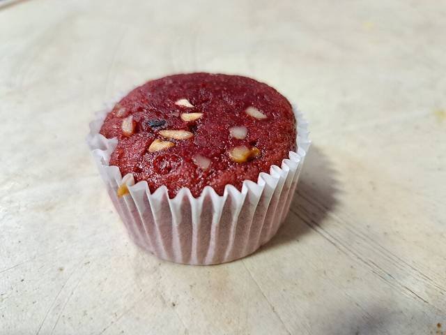 Ingredients and preparation for red velvet cake