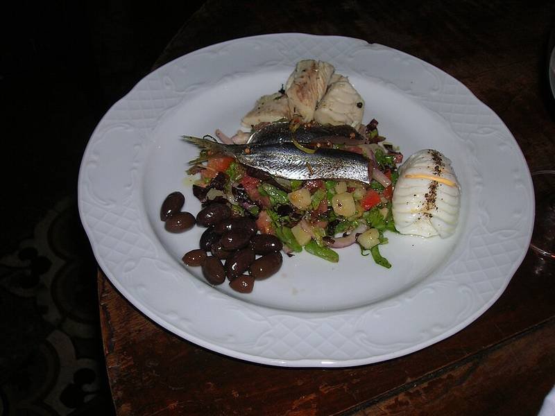 Salade Niçoise — french lunch recipe, served and ready to eat