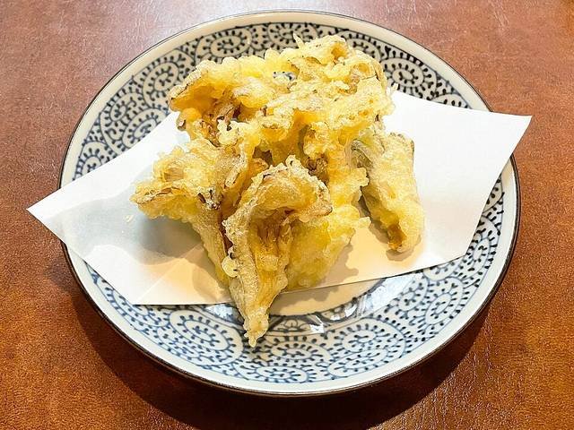 Ingredients and preparation for crispy vegetable tempura