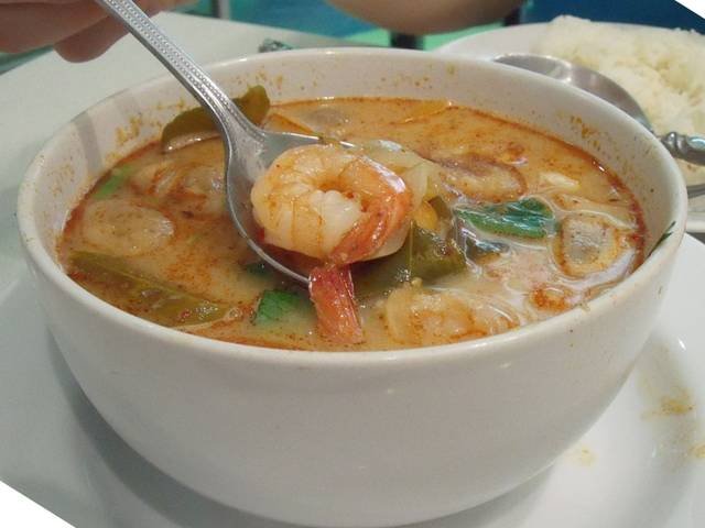 Ingredients and preparation for tom yum goong