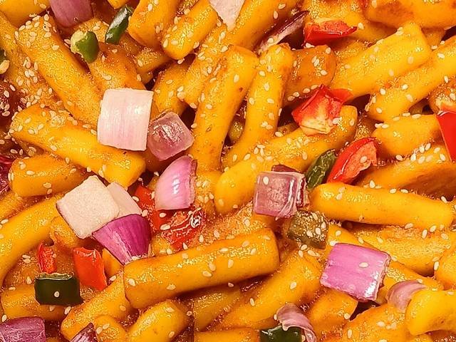 Ingredients and preparation for tteokbokki