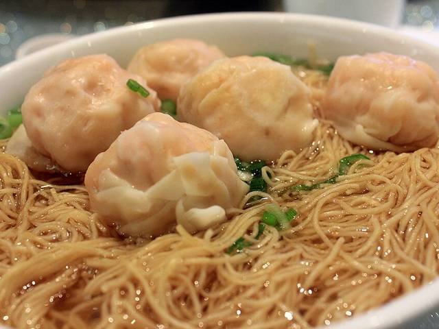 Ingredients and preparation for wonton soup